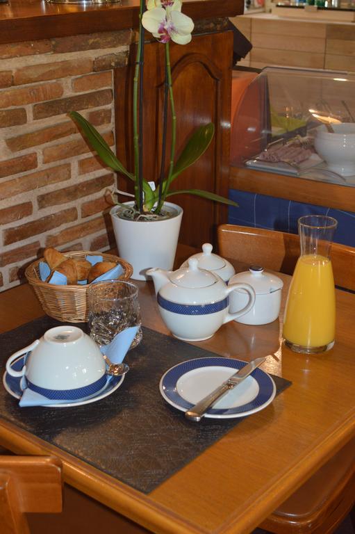 Logis Le Bretagne Hotell Sillé-le-Guillaume Eksteriør bilde