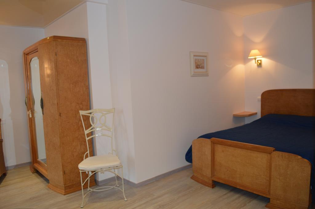 Logis Le Bretagne Hotell Sillé-le-Guillaume Eksteriør bilde