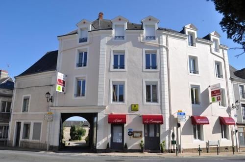 Logis Le Bretagne Hotell Sillé-le-Guillaume Eksteriør bilde