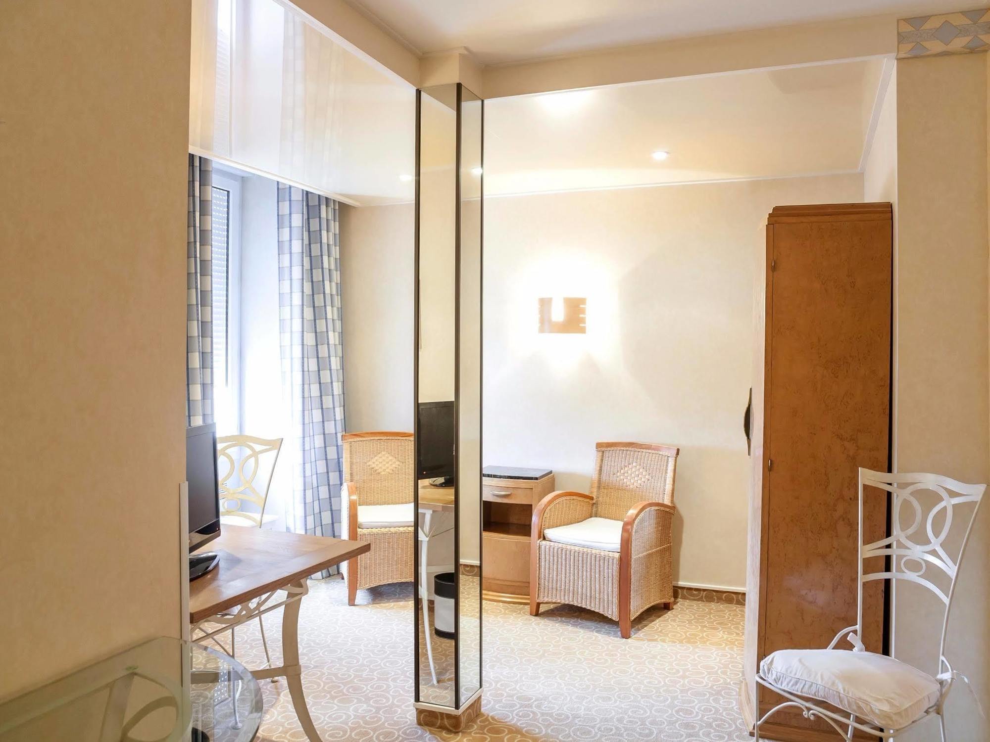 Logis Le Bretagne Hotell Sillé-le-Guillaume Eksteriør bilde