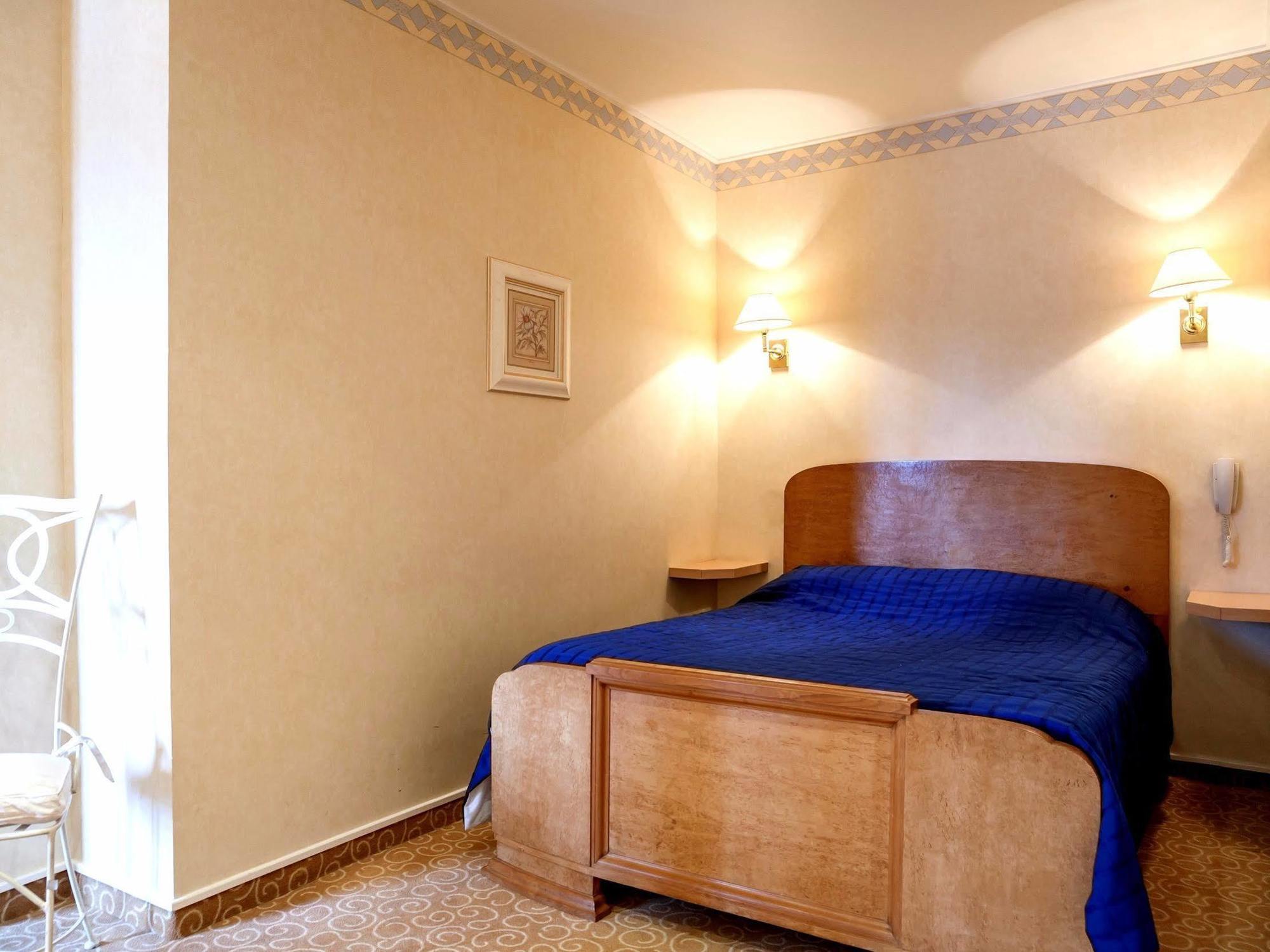 Logis Le Bretagne Hotell Sillé-le-Guillaume Eksteriør bilde